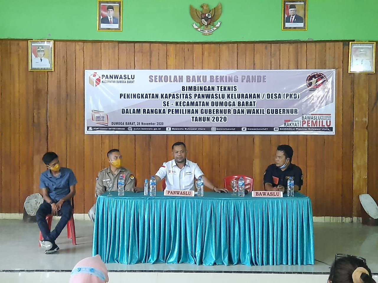 Bawaslu Sulut Ingatkan Panwaslu Kelurahan/Desa (PKD) se- Kecamatan Dumoga Barat Kabupaten Bolmong agar tak lengah jelang hari pencoblosan 9 Desember.