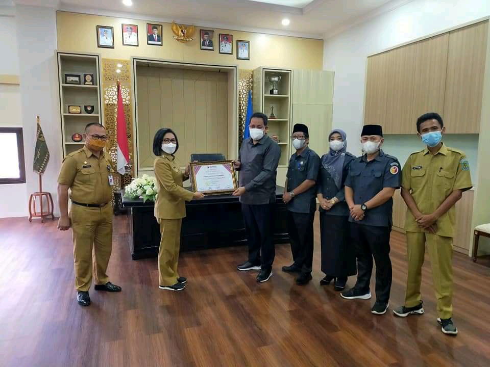 Penyerahan Piagam Penghargaan Pelaksanaan Pilkada 2020 di Kabupaten Bolaang Mongondow