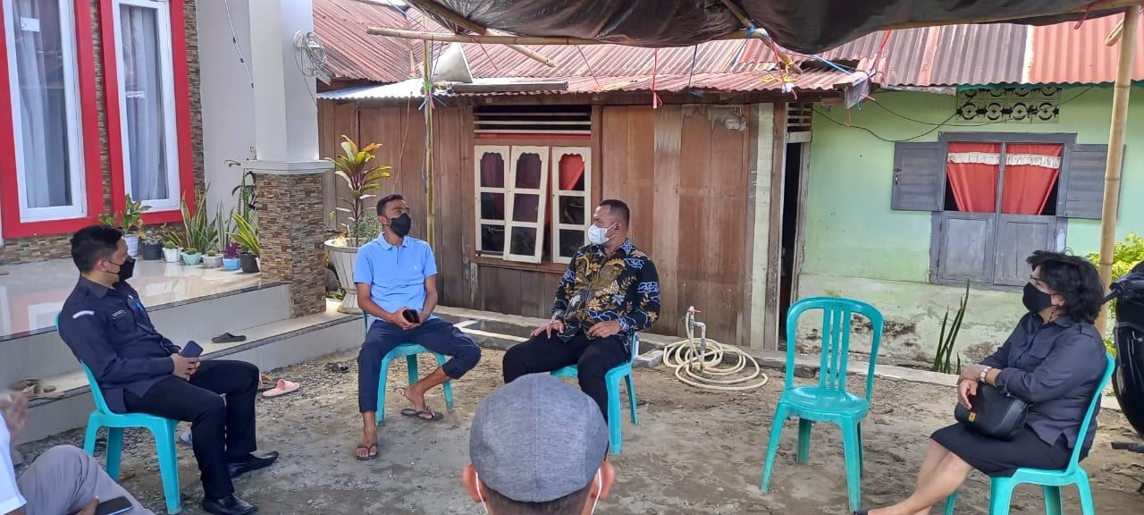 Pimpinan dan Jajaran Sekretariat Bawaslu Sulut Takziyah ke rumah duka Bapak Awaludin Umbola (Koordiv PSP Bawaslu Sulut).