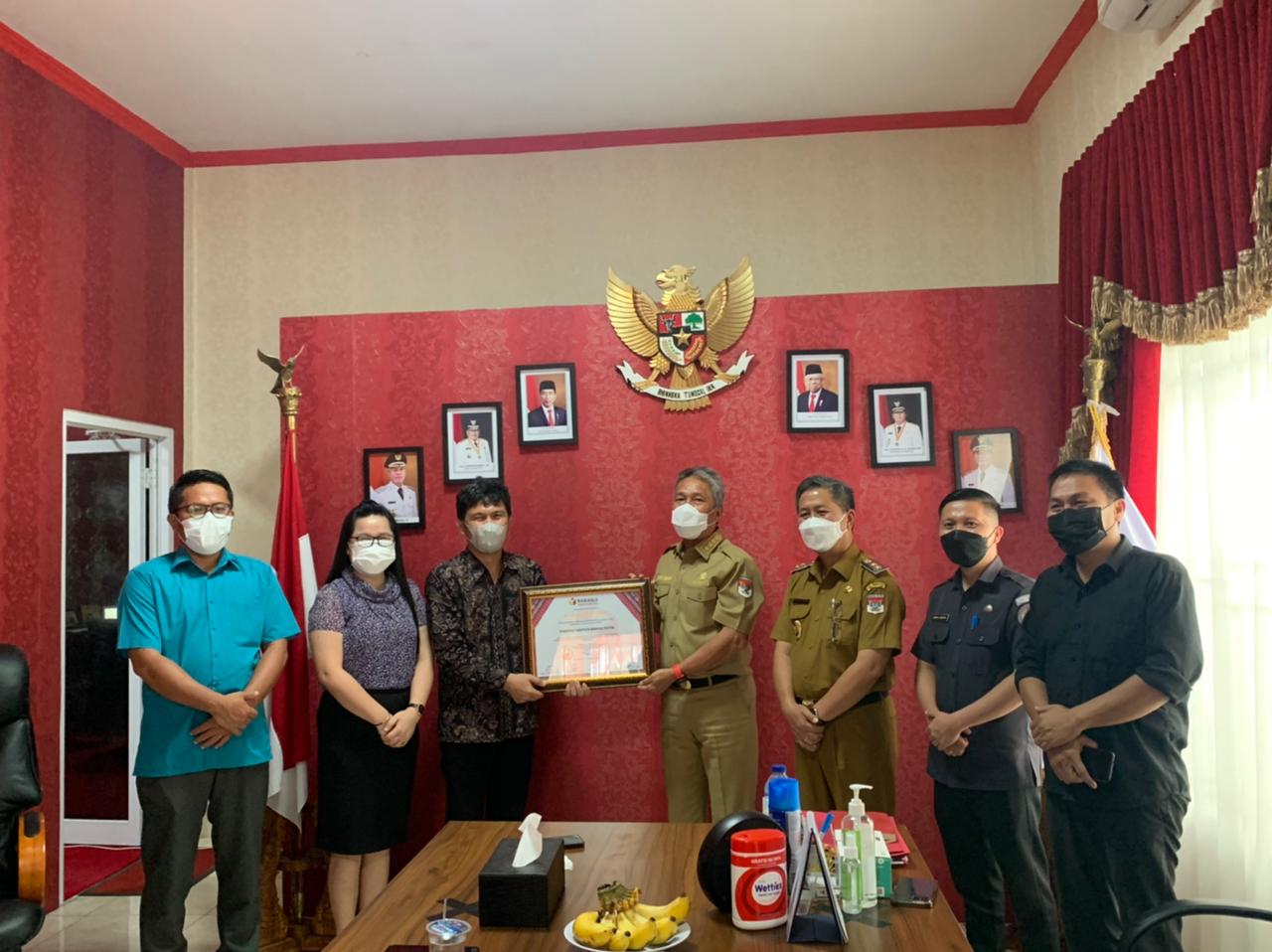 Anggota Bawaslu Provinsi Sulawesi Utara (Sulut) Kenly Poluan dan Kepala Sekretariat Bawaslu Sulut Aldrin Christian lakukan koordinasi kelembagaan dengan Pemkab Minahasa Selatan