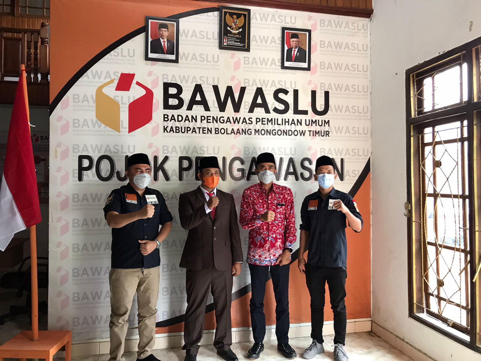 PAW Bawaslu Boltim, Awaluddin Umbola memastikan proses pelantikan dan pengambilan sumpah janji berjalan lancar