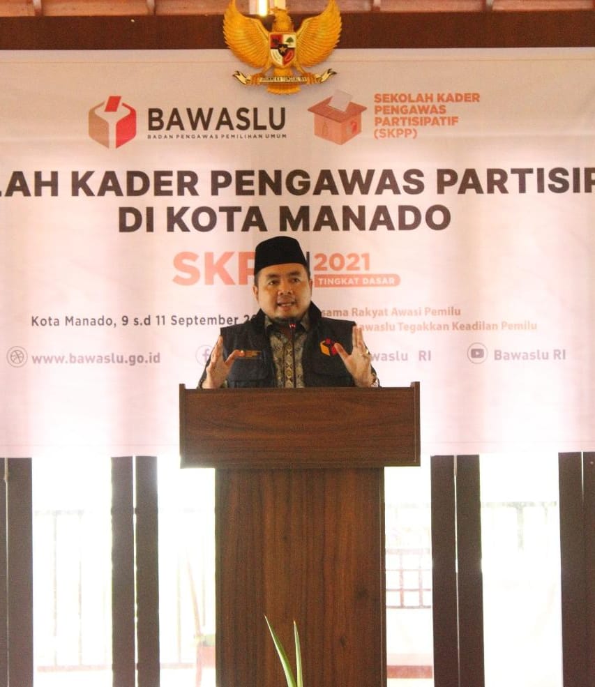 Anggota Bawaslu Mochammad Afifuddin membuka secara langsung Sekolah Kader Pengawasan Partisipatif (SKPP) di Kota Manado