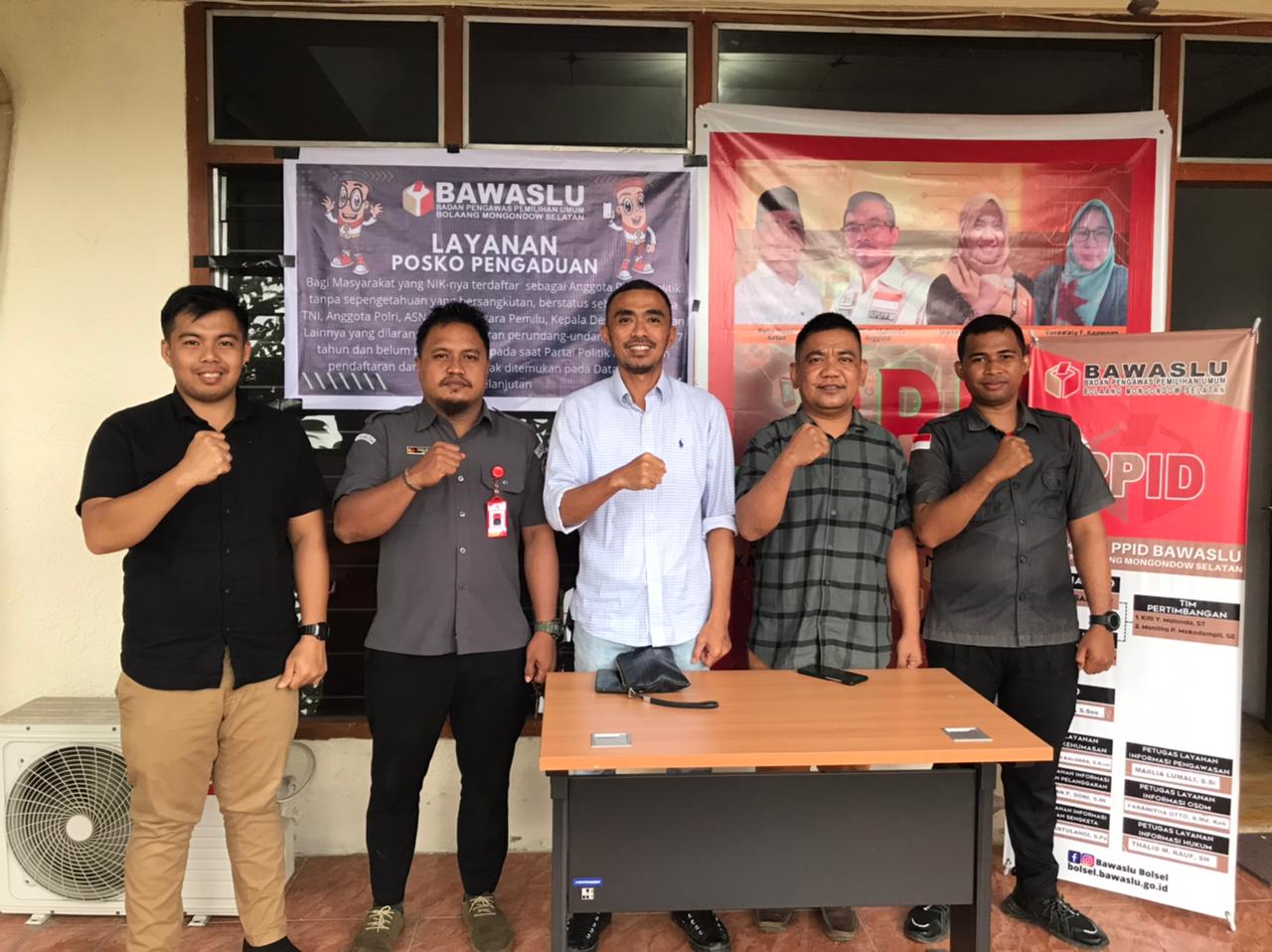 Anggota Bawaslu Sulut Awaluddin Umbola melakukan Supervisi dan Monitoring Pelaksanaan Pengawasan Verifikasi Administrasi di Kab. Bolaang Mongondow Selatan.