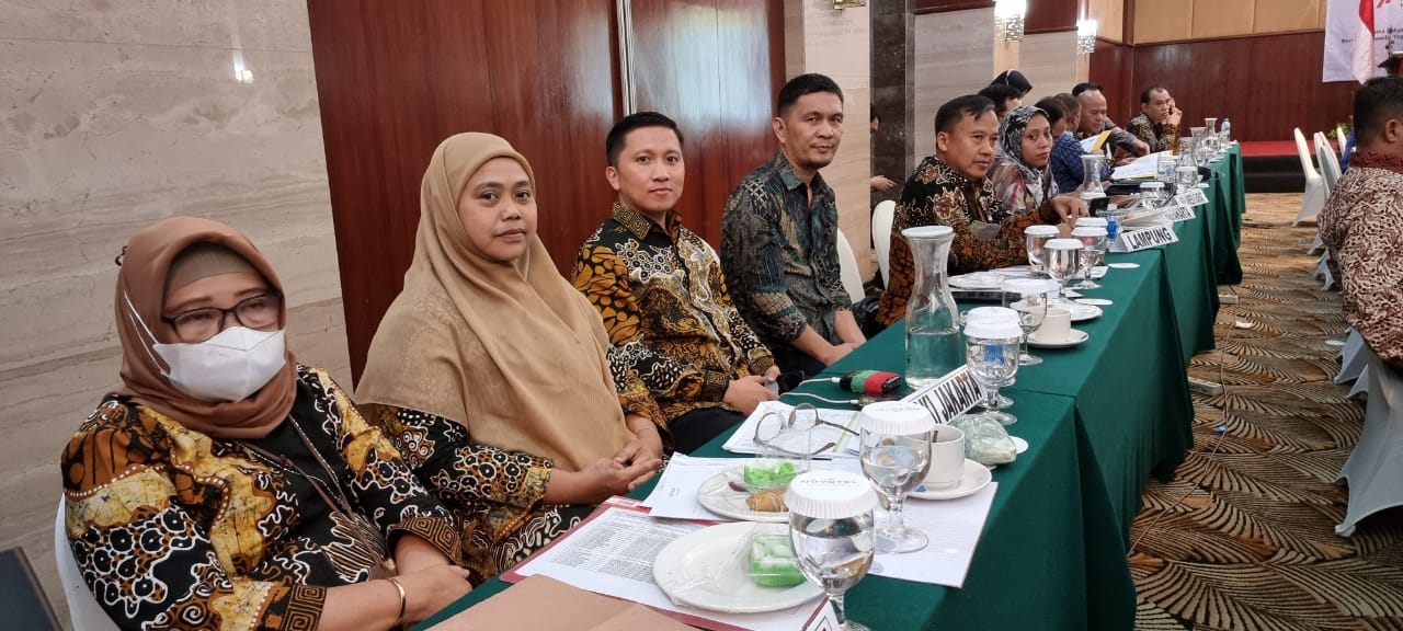 Ketua Bawaslu Sulut Kenly Poluan dan Kepala Sekretraiat Bawaslu Sulut Mengikuti Kegiatan Focus Group Discussion (FGD) 