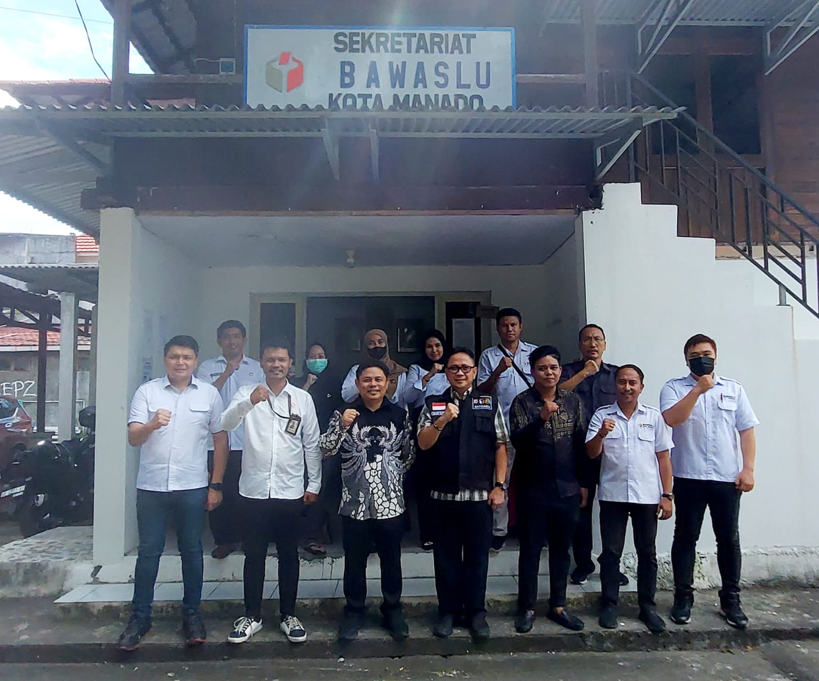 Pimpinan Donny Rumagit melakukan supervisi ke Bawaslu Kota Manado terkait pendaftaran calon panwaslu kecamatan pada pemilu dan pemilihan tahun 2024.