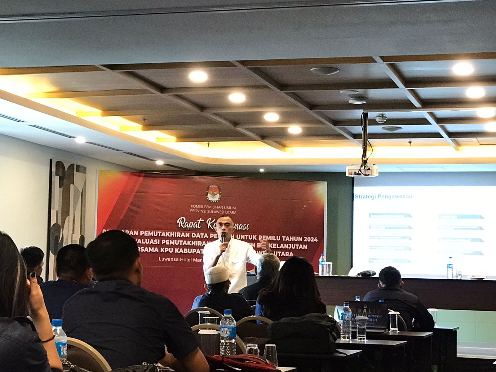 Hadiri Rakor KPU Sulut, Awaluddin Umbola bahas Isu Krusial Tahapan Pemutakhiran dan Penyusunan Data Pemilih