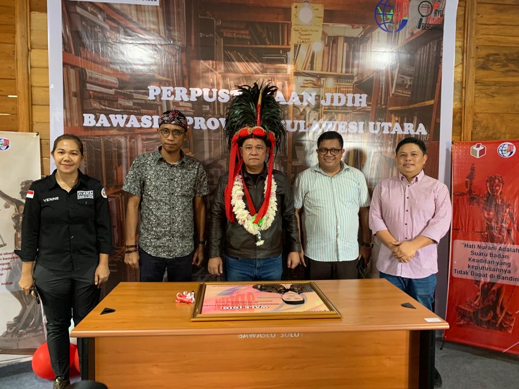 Totok Resmikan Wale JDIH Bawaslu Sulut