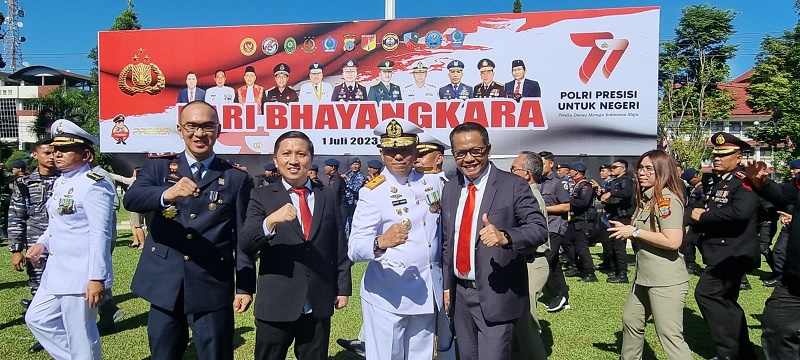 Kasek Bawaslu Sulut Hadiri Upacara Hari Bhayangkara ke-77 Tahun 2023