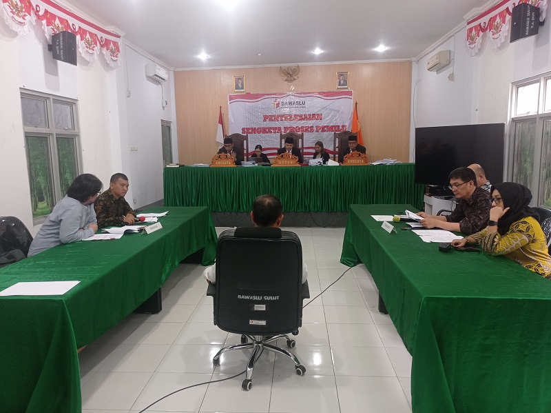 Sidang Adjudikasi Penyelesaian Sengketa Proses Pemilu dengan Pemohon Aditya Moha, dilajutkan dengan mendengarkan jawaban termohon KPU Sulut