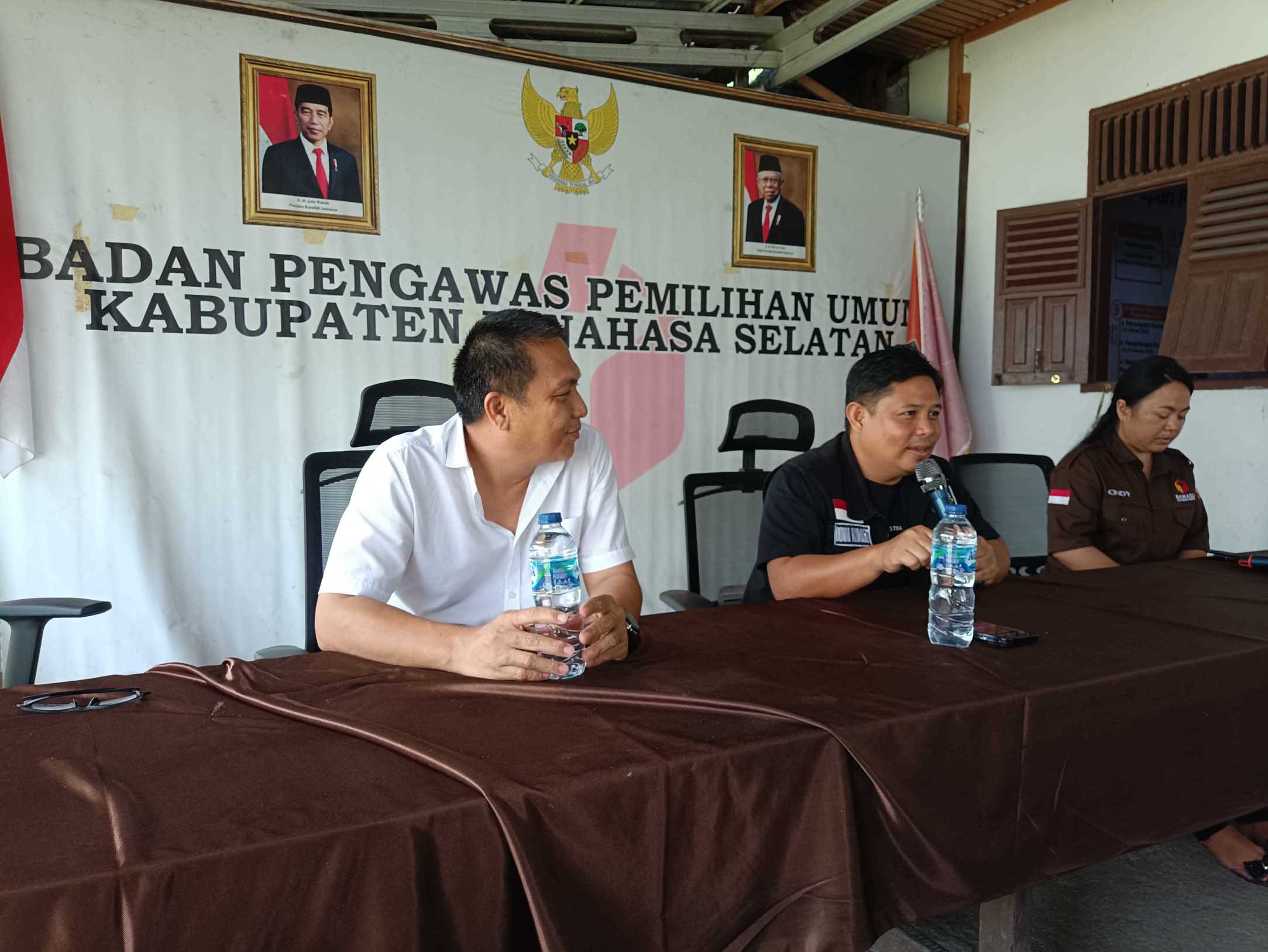 Hadiri Evaluasi Pengawasan Coklit, Rumagit Beri Penguatan Kelembagaan Kepada 17 Kecamatan se-Minahasa Selatan