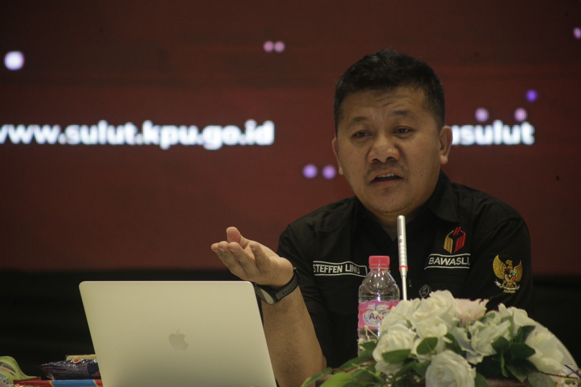 Di Rapat Pencermatan Daftar Pemilih, Steffen Linu Imbau Koordinasi dan Komunikasi Antara KPU dan Bawaslu  Sangat Diperlukan