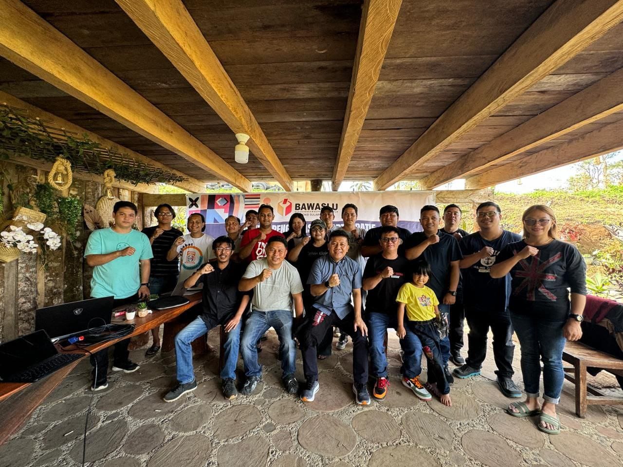 Bawaslu Sulut Gelar Diskusi Pengawasan Partisipatif Bersama Komunitas Penulis Mapatik dan Kelung.Id