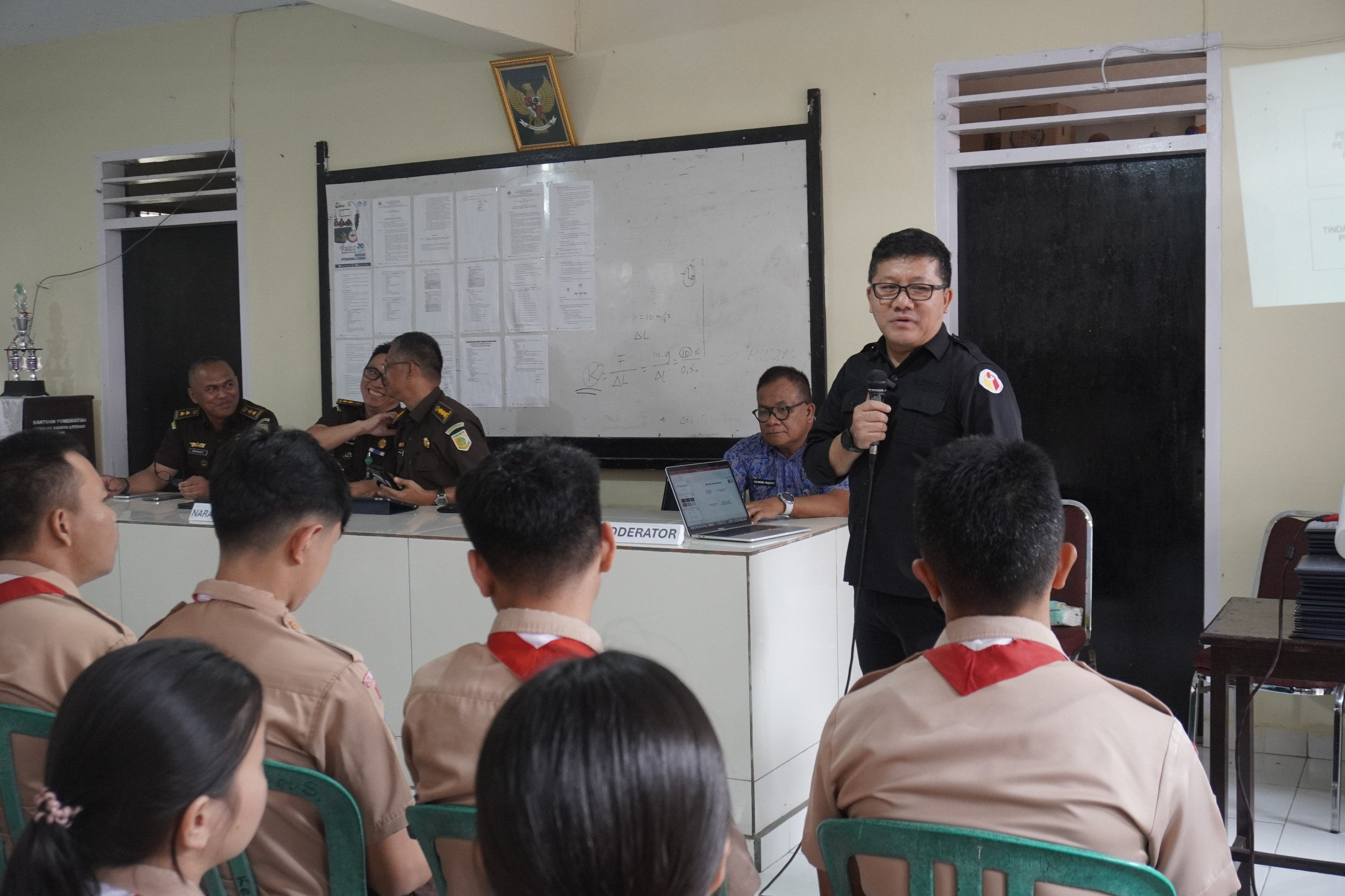 Jelang Masa Tenang, Steffen Ajak Pemilih Pemula Jadi Pengawas Partisipatif dan Bijak Bermedia Sosial 