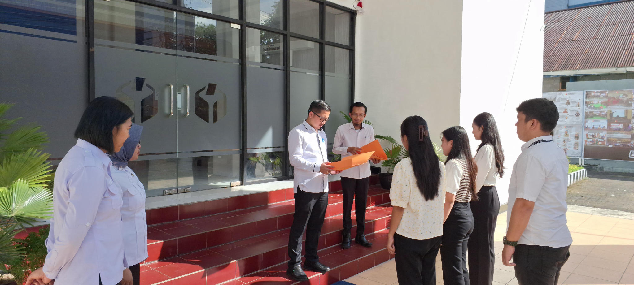 Bawaslu Sulut Serahkan Laporan Pelaksanaan Mahasiswa Magang, Aldrin: 