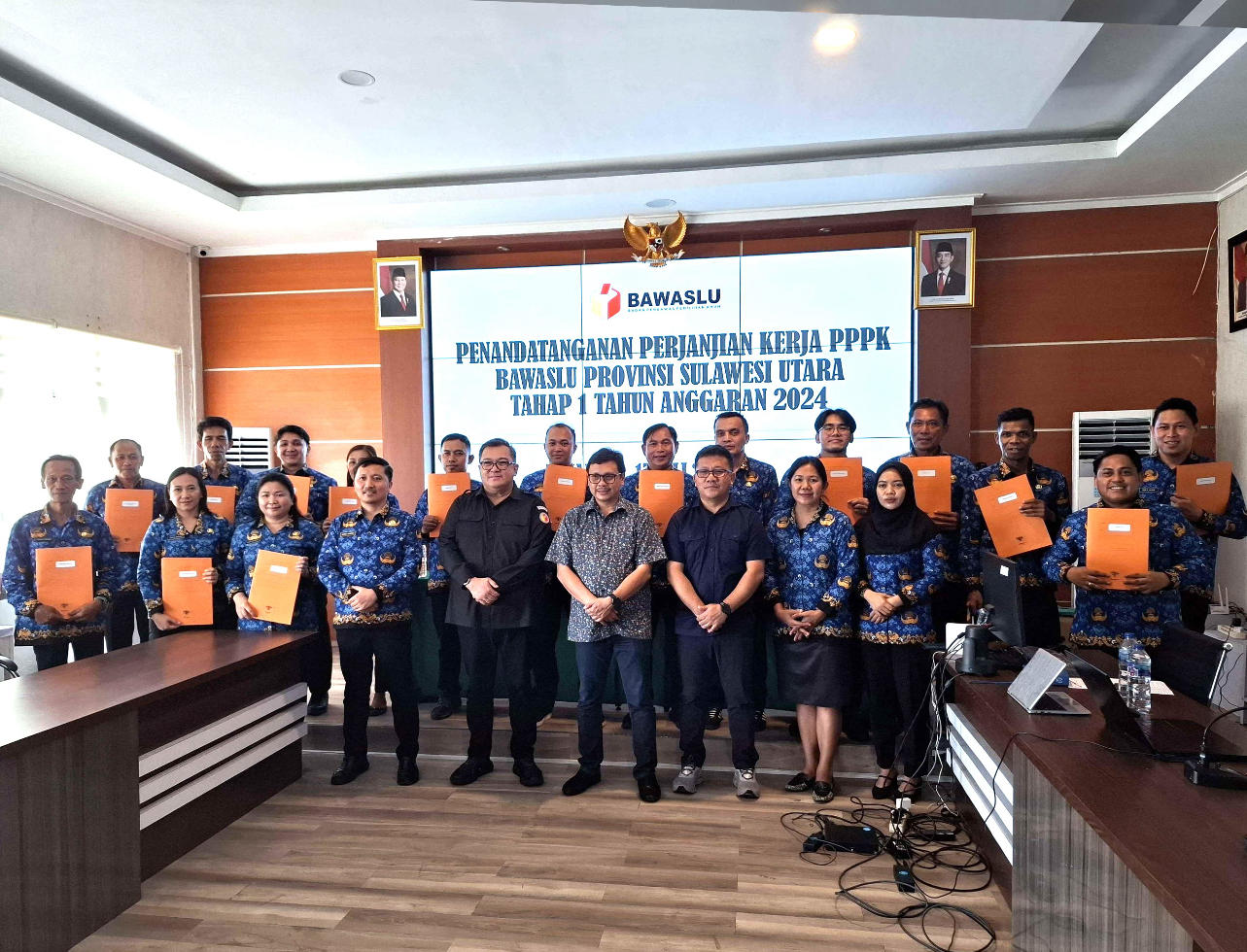 Bawaslu Sulut Lakukan Penandatanganan Perjanjian Kerja PPPK Tahap I TA 2024