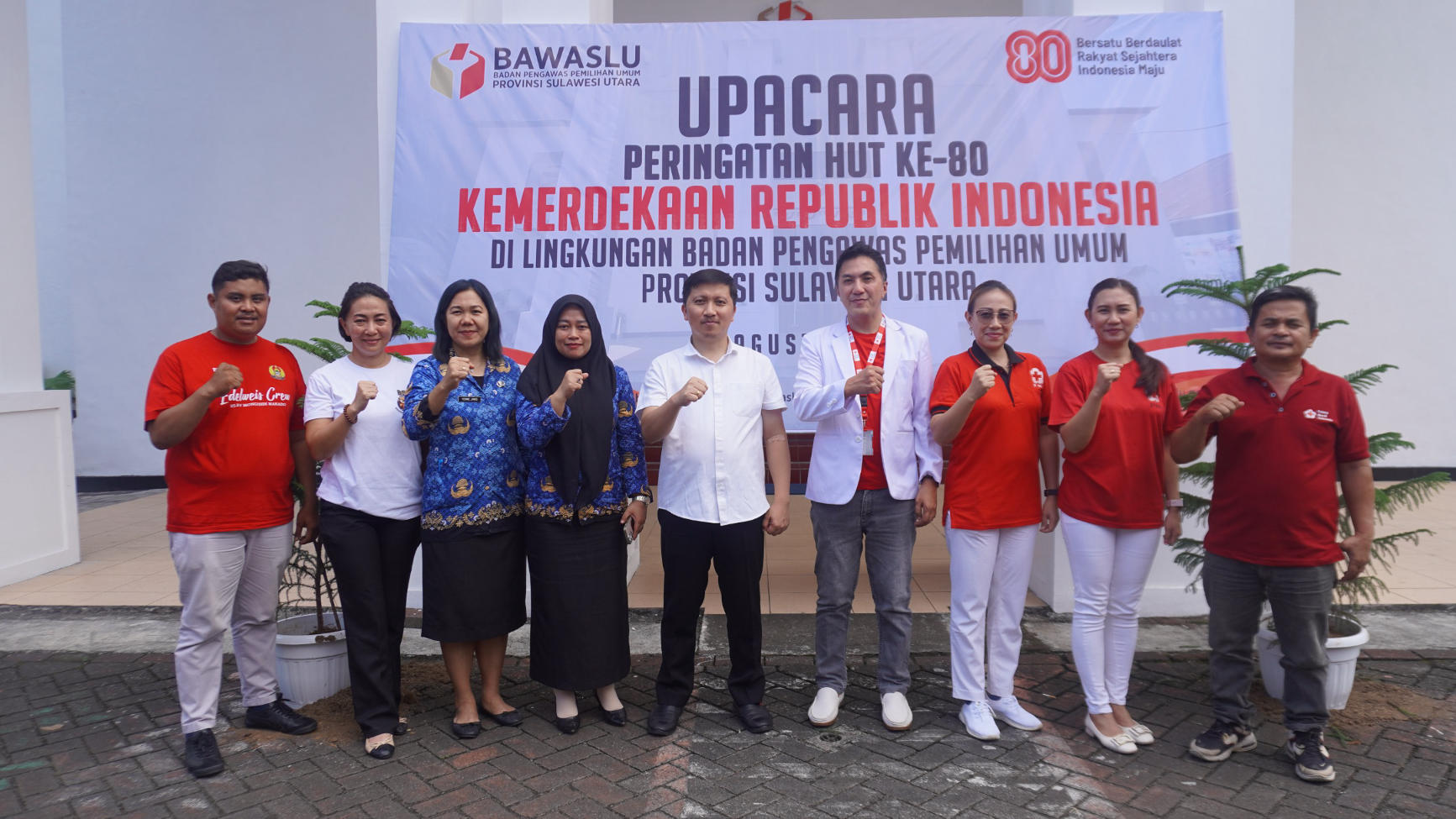 Maknai Peringatan Kemerdekaan RI, Bawaslu Gelar Donor Darah dan Pembagian Bahan Pangan