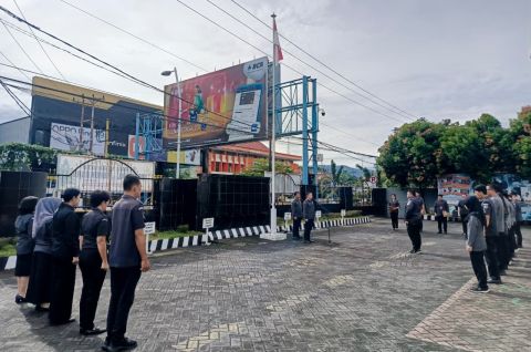Bawaslu Provinsi Sulut Gelar Apel Kebangsaan Perdana Tahun 2026 bertempat di halaman kantor Bawaslu Provinsi Sulut, pada Senin pagi (5 Januari 2026). 