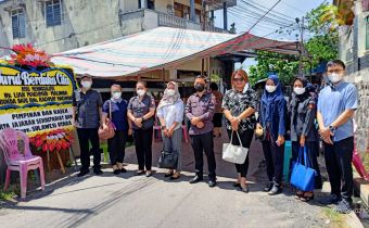 Koordiv Penanganan Pelanggaran dan Kasek Bawaslu Beri Penguatan Bagi Keluarga Staf Bawaslu Sulut Yang Berdukacita.