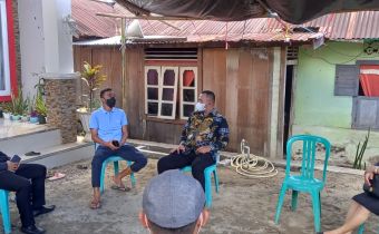 Pimpinan dan Jajaran Sekretariat Bawaslu Sulut Takziyah ke rumah duka Bapak Awaludin Umbola (Koordiv PSP Bawaslu Sulut).