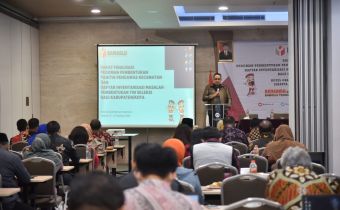 Kordiv Hukum dan kabag Administrasi Bawaslu Sulut mengikuti kegiatan  finalisasi  pedoman pembentukan Panwascam.