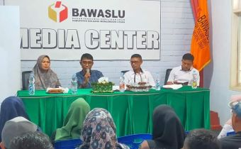 Zulkifli Densi lakukan Monitoring dan Supervisi Penanganan Pelanggaran pada Tahapan Pemilu Tahun 2024 di Bawaslu Bolmut