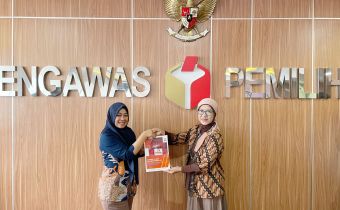 Rapat Dalam Kantor Terkait Sosialisasi Penetapan Informasi Dikecualikan 