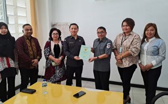 Bawaslu Provinsi Sulawesi Utara Serahkan Sertifikat Tanah ke Bawaslu RI