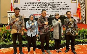 Tingkatkan Keterbukaan Informasi Publik, Bawaslu Sulut Ikuti Presentasi dan Wawancara Komitmen Keterbukaan Informasi Publik.