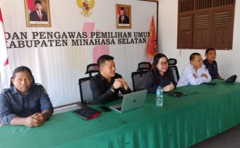 Anggota Bawaslu Sulut Steffen Linu Jabarkan Fungsi Pengawasan dan Penguatan Kelembagaan Pada Saat Supervisi di Bawaslu Minahasa Selatan