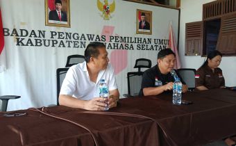 Hadiri Evaluasi Pengawasan Coklit, Rumagit Beri Penguatan Kelembagaan Kepada 17 Kecamatan se-Minahasa Selatan
