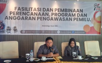 Anggota Bawaslu Sulut Donny Rumagit Beri Arahan Pada Kegiatan Pembinaan Perencanaan Program Dan Anggaran Pengawas Pemilu Di Kotamobagu