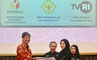 Bawaslu Sulut Raih Penghargaan Satker Terbaik Penggunaan Transaksi Cashless.