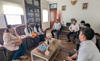 Penarikan Mahasiswa Magang Di Terima Langsung Kepala Sekretariat Bawaslu Sulut, Aldrin: Semoga Pengalaman Magang Jadi Bekal Berharga Bagi Mahasiswa Kedepan 