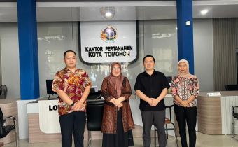 Kepala Sekretariat Bawaslu Sulut Aldrin A. Christian bersama Tim Bawaslu Tomohon lakukan Koordinasi dengan Kantor Pertanahan Kota Tomohon, (8/01/2026).